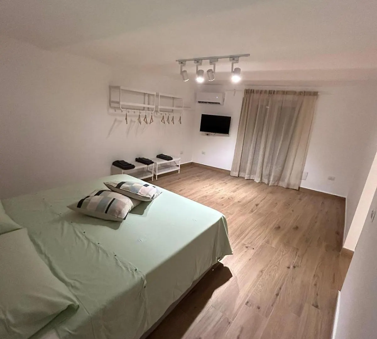 Appartamento La Casa Di Vincenzo Napoli 0*,  Italia