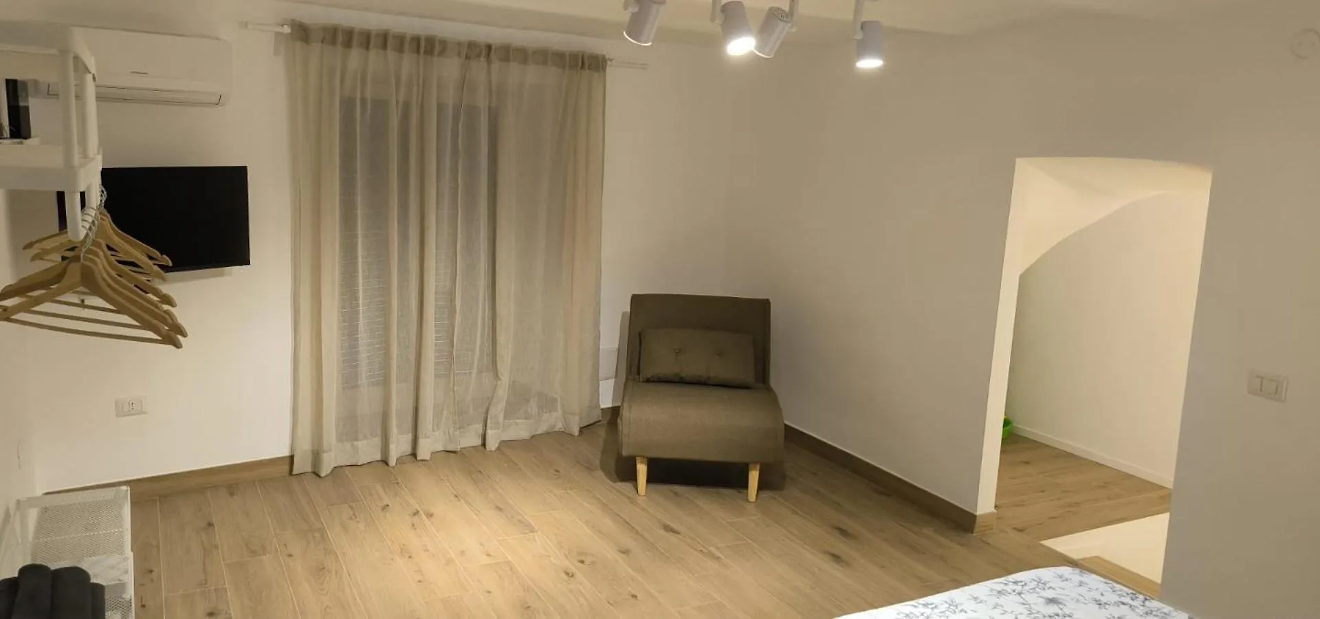 Appartamento La Casa Di Vincenzo Napoli 0*,  Italia